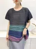 Kvinnors T-skjortor Miyake Top 2023 Summer Pleated T-shirt Digital Printing staplade ärmar Löst bantningskläder nisch