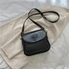 Bolsos de noche Moda para mujer Bolso cruzado Bolsos Retro Color sólido PU Cuero Hombro Axila Casual Mujeres Hobos Teléfono Monedero