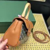 Low key luxe saigon tas -lading tas designer handtas met verstelbare en afneembare schouderband houten handgreep - dames een schouder crossbody mini -tas