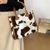 Kvällspåsar 2023 Övre handtag Retro Cow Leopard Print PU LÄDER PLUSH DESIGN Autumn Winter Fashion Små kvinnor handväskor