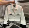 2023SS Designer Women's Jackets Top Quality Lapel Polo Fashion Bröstficka Slim Fit White Embroidery Printed Metal Buckle Sticked