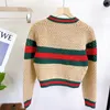 Pull en tricot découpé à motif de lettres brodées de créateur avec une coupe slim et une coupe slim, nouveau haut pour l'automne et l'hiver 2023