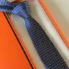 Cravatte da uomo di design nuovo stile cravatta da lettera in seta tinta in filo jacquard tessuto classico per feste da matrimonio affari moda marchio casual cravatte da abito di design UQ21