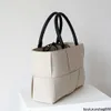女性のデザイナーバッグBottegvveneta Totes Bags Leather Woven Handbags通勤