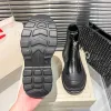Femmes Hiver Martin Designer Black Nouveau Style Boots Fashion Cuir en cuir Botte de voyage de haute qualité Chauffre avec boîte à talons plates Talage extérieur Walk Luxury Casual Shoes COPOST