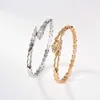 Lyxkvinnor italienska varumärkesarmband Klassisk Snake Style Water Diamond Inlaid Spring Style Jewelry Designer Precision Polerad Smooth Dazzling Bright Bangle