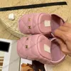 Womens Platform Wedge Heels Slippers quiltad textur Hårdvara Matelasse Sandaler Damer Slip On Slides Classic Pink Girls Slingbacks Dress Shoes Outdoor Beach Shoe Shoe