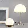 Tafellampen Noordelijke moderne eenvoudige glazen lamp led ijzeren bureau voor woonkamer slaapkamer kantoor kantoor huisverlichting armaturen decor