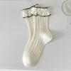 Chaussettes pour femmes 1 paire/femmes printemps et été minces noir blanc accessoires pour filles Tube moyen dentelle bambou coton rayé bas