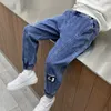 ジーンズクールな赤ちゃん春秋のジーンズパンツ男の子のための子供のズボンのズボン