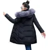 Parka da donna in piumino 5XL 6XL Cappotto invernale da donna di grandi dimensioni Giacca slim da donna con cappuccio in pelliccia grande per caldo lungo 231123