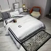 Black White Designers Bedding Sets 4 Pcs Letter Printed Duvet Cover Queen King Size Bed Sheet Pillowcases Luxury Designer Comforter Set No Fillingoy3l