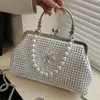 Bolsas de noche 2024 Mujeres de lujo Glitter Diamond Clip Shell Pearl Bolso Clutch Diseñador Lady Cadena Hombro Messenger 231123