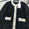 Damenjacken Designer 23 Herbst/Winter Neue Strickjacke im französischen Stil in Kontrastfarbe mit kleinem High-End-Mantel für Damen KYJC