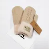 Designer Women Gu Letter Luvas para luva de caxemira de cashmere de inverno e outono com adorável bola de peles esporte ao ar livre Warm Woxt