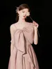 Elegant rosa satincocktailklänningar Bow Pearl A-Line Spaghetti Strap Boat Neck Long Pleat Celebrity Party Quinceanera Evening Gown
