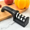 Nuova cucina a 3 segmenti per affilare i coltelli per uso domestico multifunzionale tenuto in mano a tre usi pietra per affilare nera accessori da cucina