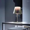 Lampes de table moderne acrylique lampe de bureau italien gris fumée Simple maison déco Art salon chambre étude éclairage intérieur lit