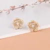 Stud -oorbellen Vintage Luxe temperamentbloem voor vrouwen Zwart Witkleur Pearl earring feest Moderne vrouwelijke sieraden