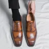 New Britain Gentleman Braun Lackleder Flache Schuhe Herren Hochzeit Casual Brogue Formelle Kleidung Schuhe Sapatos Tenis Masculino
