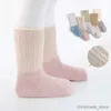 Skarpetki dla dzieci Milancel Winter Nowe skarpetki dla niemowląt Patchwork Non-Slip Socks Nowonarodzone dziecko zagęszczone ciepłe skarpetki R231204