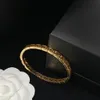 2023 Högkvalitativ designer Medusa Gold Plated Bangle örhängen Set Guld Buckle Armband Fashion Smycken Män och kvinnor armband