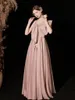 Elegant rosa satincocktailklänningar Bow Pearl A-Line Spaghetti Strap Boat Neck Long Pleat Celebrity Party Quinceanera Evening Gown