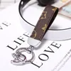 2023 PU Leather Keychain Designer Key Chain Buckle Lovers Car Handmade Keychains Men Women Bag Pen Ely Purse Vuttonly