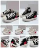 Mode spädbarn stora barn stickande för tjej pojkar kärlek canvas designer löpskor baby barn andas vit svart klättring casual sneakers småbarn cxg2311241