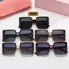 Дизайнерские солнцезащитные очки для женщин Классические очки Goggle Outdoor Beach Sun Glasses для мужчины Женщина Черный белый 5 Цвет. Дополнительные m буквы с коробкой