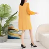 Casual jurken Miyake 2023 Mouwplaat Bloemontwerp Solid kleur Staande kraag geplooid Zomer Women Chiffon Materiële mode