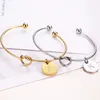 Pulseras con dijes EOVNP Trendy Initial Coin Bangle para Mujeres Hombres Amante Esposa Carta de acero inoxidable Brazalete Pareja Joyería Drop 230424