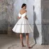 فستان الزفاف ADLN خارج الكتف قصير الساتان الساتان العاجية استقبال ثوب الركبة طول العروس بسيطة رداء دي ماري