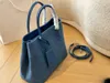 Högkvalitativ modeföretag Blue Jeans Tote Bag Ms Simple Tote Bag Designer Oblique Cross Bag Fashion Style Women's Bag Size 35 * 25cm