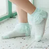 Детские носки, новые летние детские сетчатые носки для маленьких девочек, модные хлопковые короткие носки с кружевными рюшами и оборками и цветами, дышащие носки принцессы для маленьких девочек