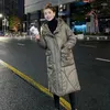 Jaqueta feminina acolchoada de algodão com capuz, inverno 2023, meio longo joelho sobre parka, casaco coreano, moda brilhante, roupa externa