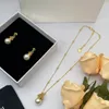 Collier pendentif triangle tridimensionnel de créateur pour femmes, chaîne mince minimaliste, collier de perles empilées, petite chaîne à fermoir carré