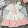 23SS Princess Dressings Детская дизайнерская одежда для девочек платье логотип лента круглый шея медведь вышивая эластичная талия сплассив