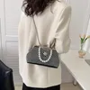 Bolsas de noche 2024 Mujeres de lujo Glitter Diamond Clip Shell Pearl Bolso Clutch Diseñador Lady Cadena Hombro Messenger 231123