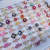 Anneaux de cluster 100pcs Perle colorée pour femmes Sweet Romantique Bijoux de mariage Accessoires de fête Bague cadeau mixte en gros