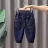 Jeans chłopcy dziewczynki fajne dżinsy wiosna i jesienne spodnie w stylu Korea Zwięzły swobodny luźne spodnie dziecięce odzież letnie spodnie 230424