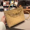 Bolsos cruzados de mano Andiamo Lady Bag Designer Bottaga Summer Venete Nueva piel de vaca tejida Cesta de repollo de un solo hombro para mujer 32A3