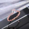 Anneaux de bande Huitan Weddband Bague éternelle femme glorieuse Zirconia de luxe de luxe Anneau ultra mince et élégant pour femmes de bijoux de bijoux J0429