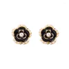 Stud -oorbellen Vintage Luxe temperamentbloem voor vrouwen Zwart Witkleur Pearl earring feest Moderne vrouwelijke sieraden