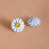 Boucles d'oreilles à tige véritable alliage d'étain Brinco Brincos Daisy 2023 mode simple et petite fleur de fée polyvalente fraîche en été