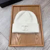 designer Beanie luxury Winter hat popular knitted Cashmere Letters Casual Outdoor Bonnet Knitted caps 6 color very nice festival gift