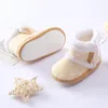 Stivali invernali nati per bambina ragazzo a pois simpatico cartone animato scarpe di cotone suola morbida più Veet caldo bambino che cammina 231124