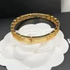 2023 Högkvalitativ designer Medusa Gold Plated Bangle örhängen Set Guld Buckle Armband Fashion Smycken Män och kvinnor armband