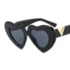 Zonnebril 2023 Mode Hart Vrouwen Mannen PC Lens V Logo Frame Vintage Merk Designer Elegante Party Stijl Zonnebril UV400