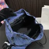 23FW Women Mens LUSURYSSURYS P BURKOWY TOTE MAWED TORBY ZAKIECJE DERNIMOWE TORBAGE TORBA Crossbody Bag Upscale Outdoor Plecak Geometryczna odznaka 29 cm 29 cm